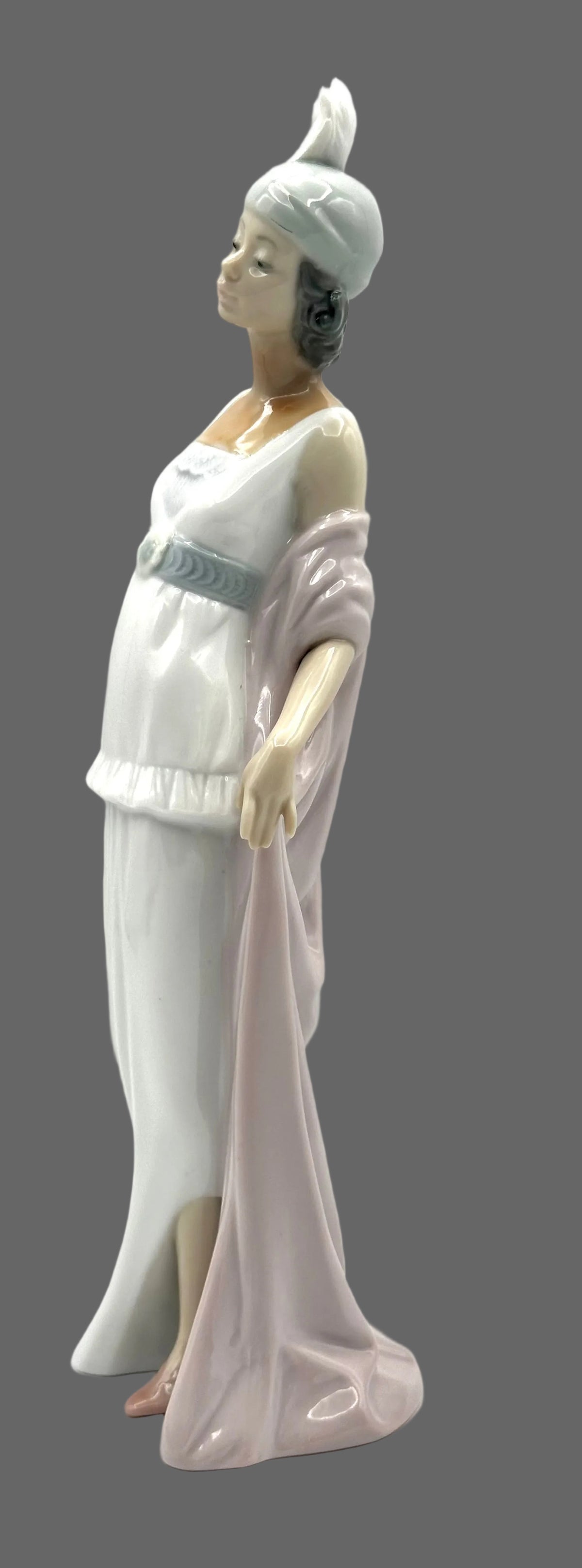 Vintage Lladro “Talk of the Town” Figurine (original box)