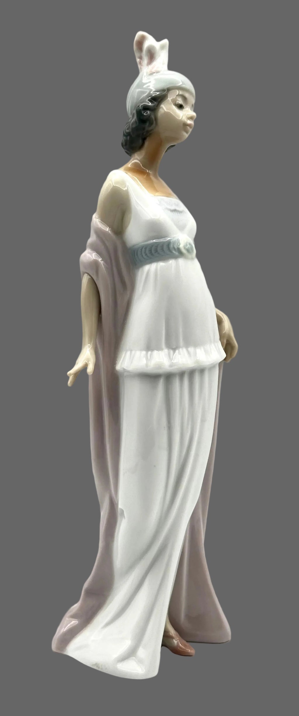 Vintage Lladro “Talk of the Town” Figurine (original box)