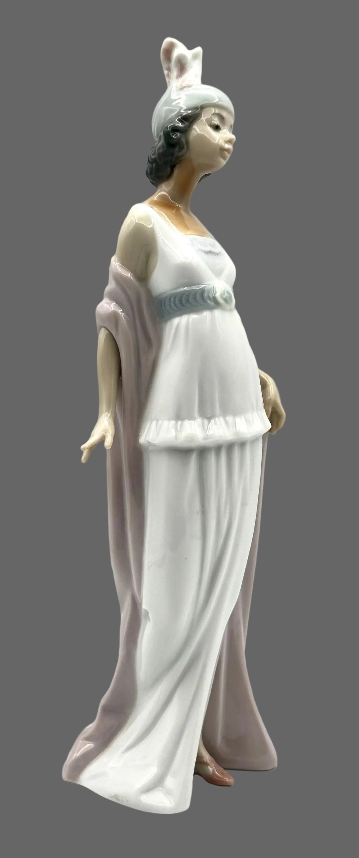 Vintage Lladro “Talk of the Town” Figurine (original box)