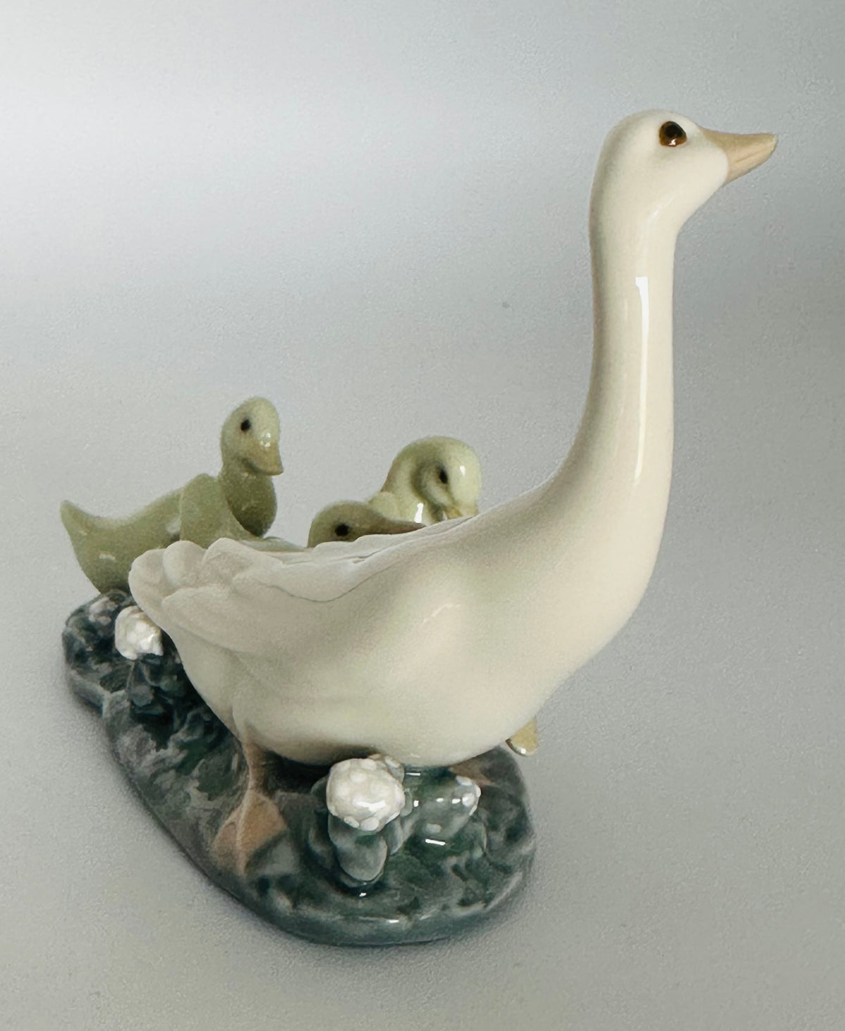 Vintage Lladro Mother Duck with Ducklings (#1307)