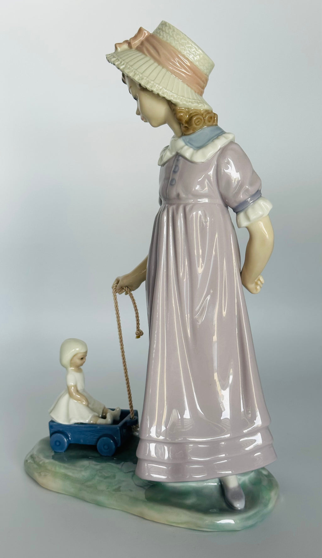 Vintage Lladro “Girl Pulling Wagon” (#5044)