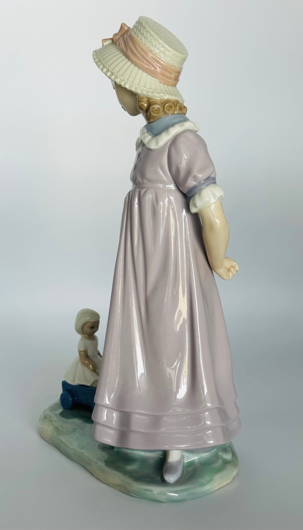 Vintage Lladro “Girl Pulling Wagon” (#5044)