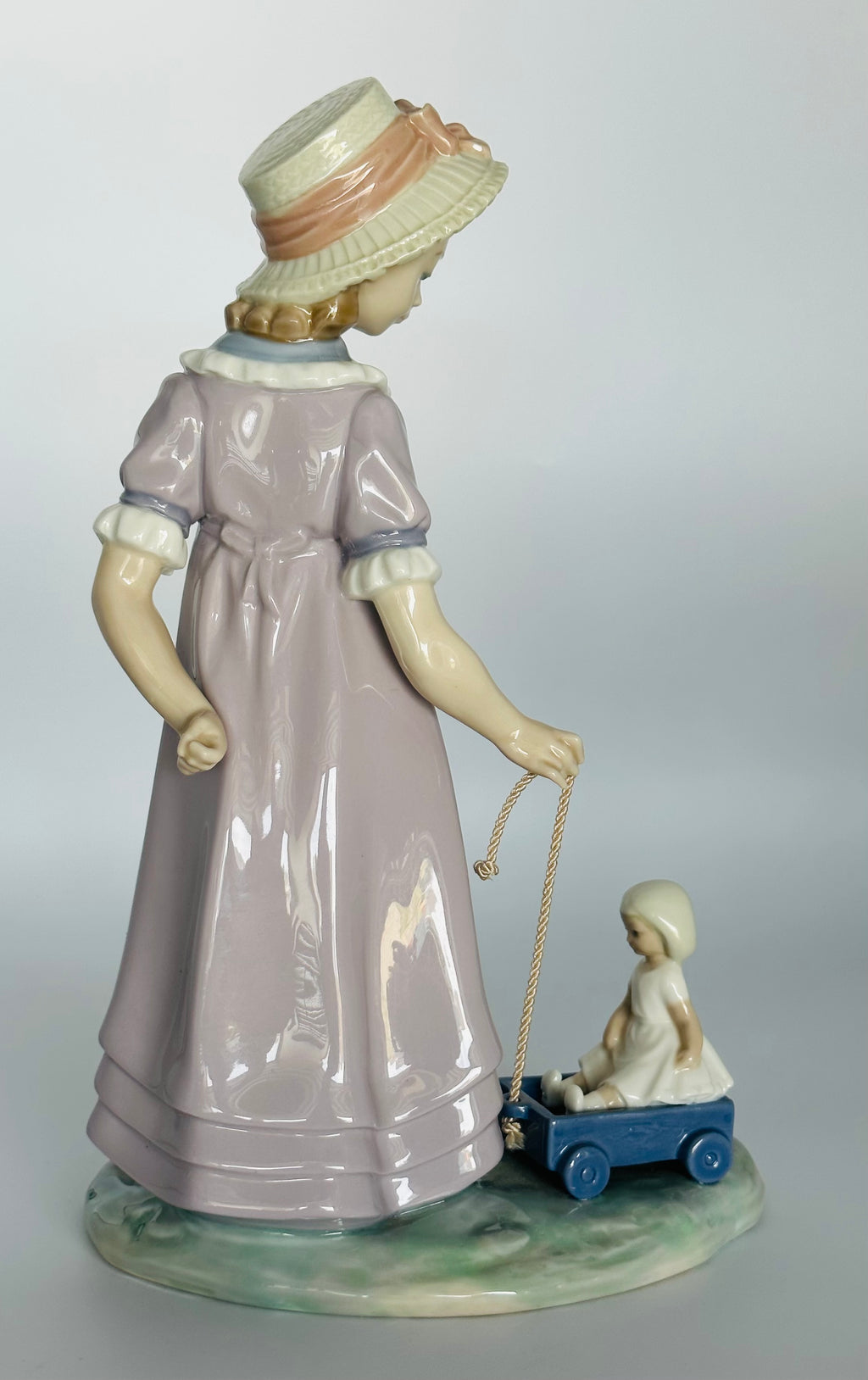 Vintage Lladro “Girl Pulling Wagon” (#5044)