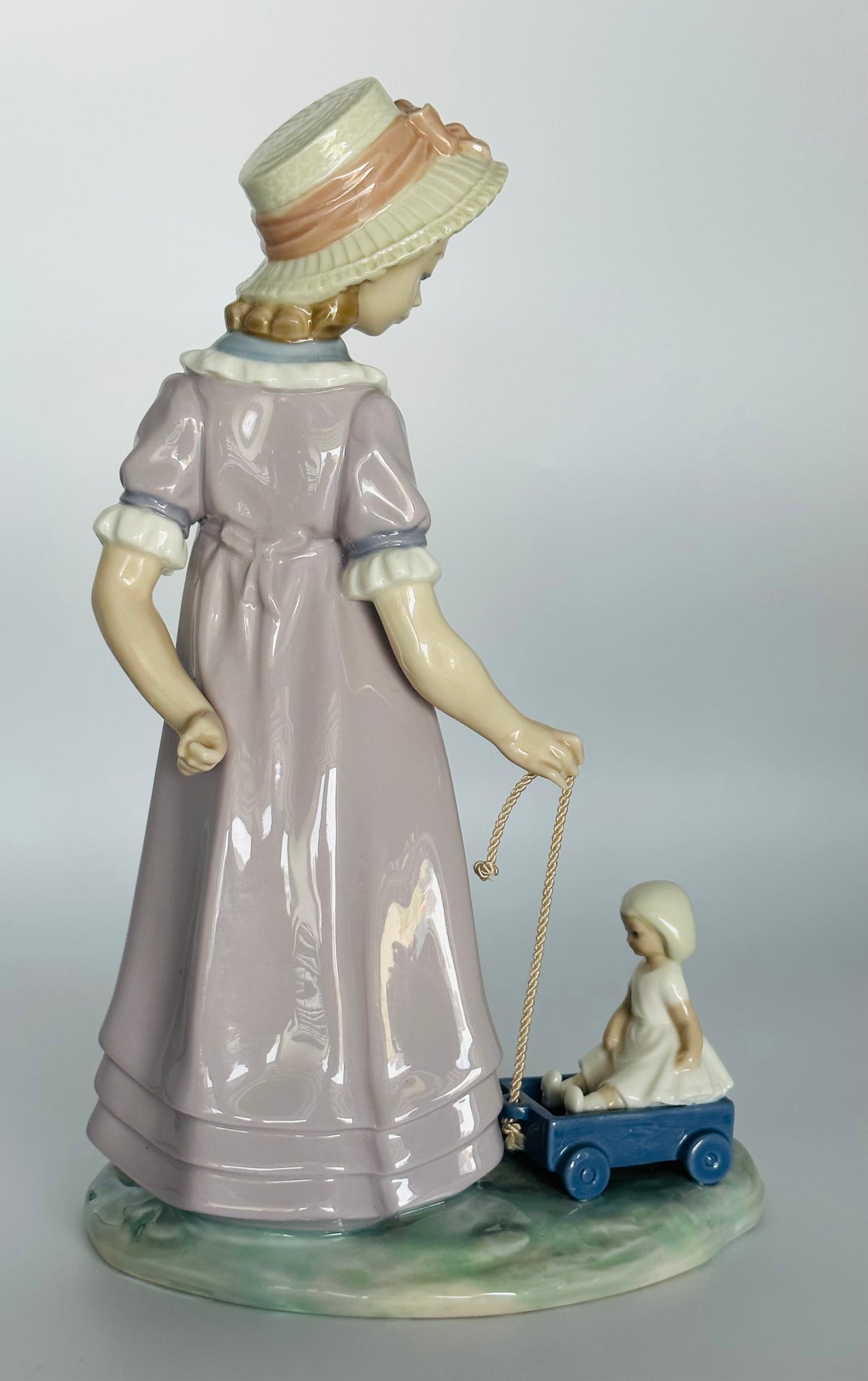 Vintage Lladro “Girl Pulling Wagon” (#5044)