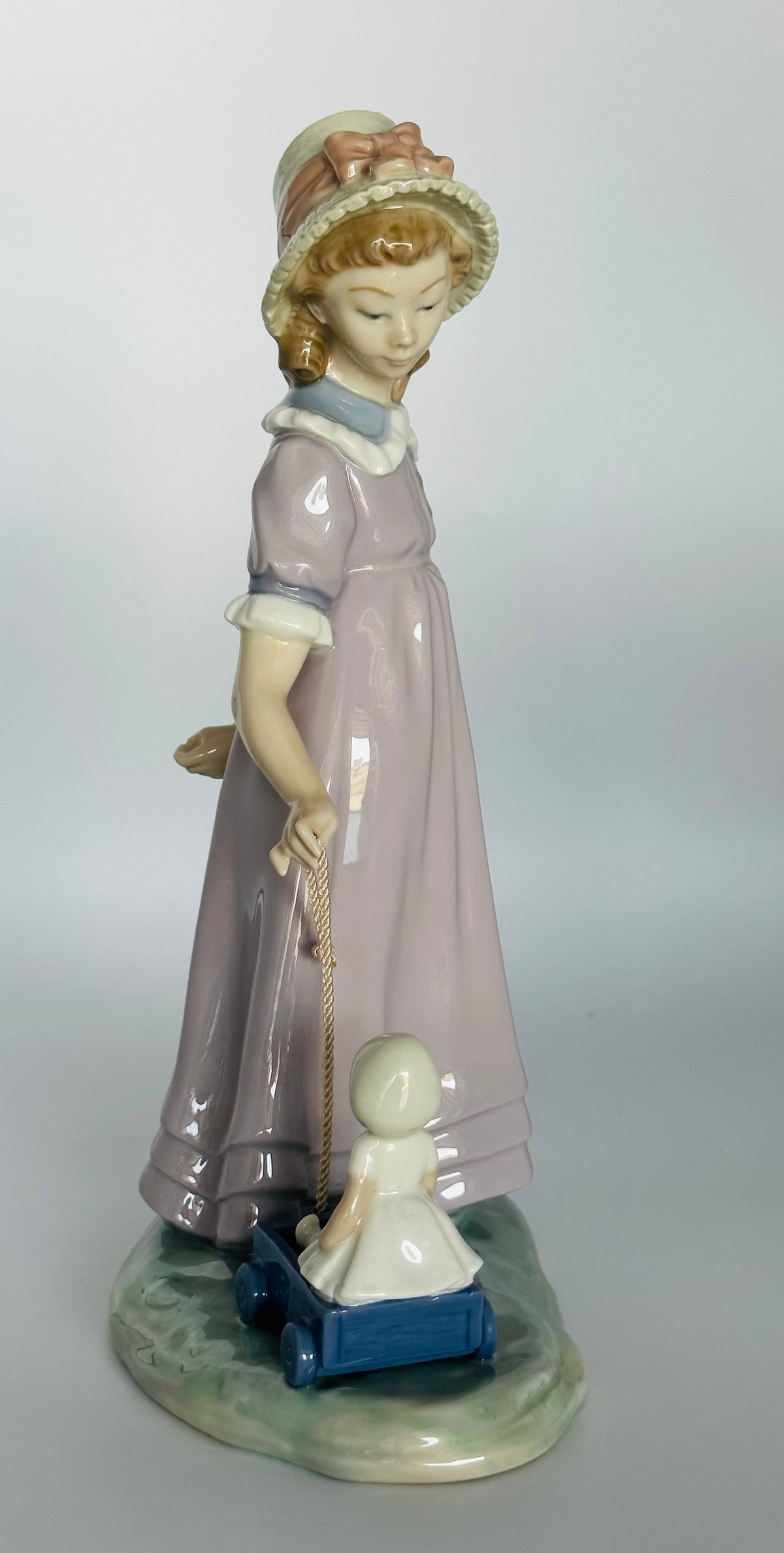 Vintage Lladro “Girl Pulling Wagon” (#5044)