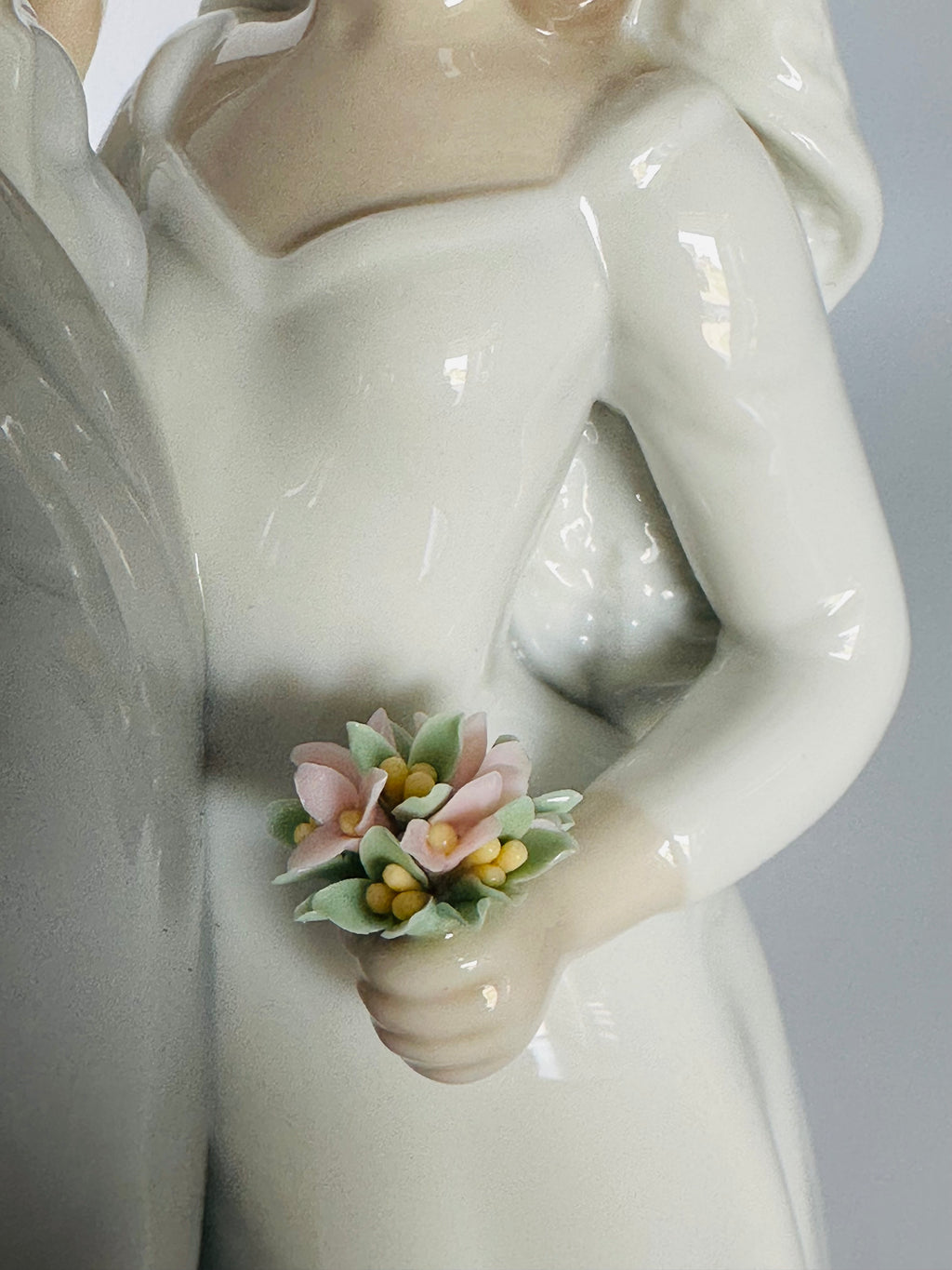 Lladro A Kiss to Remember Figurine (#6620)