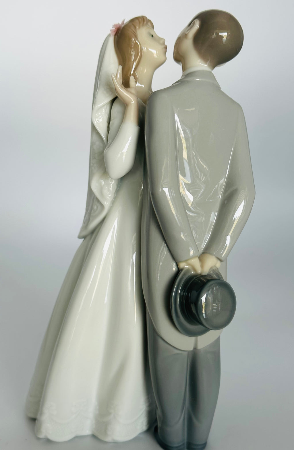 Lladro A Kiss to Remember Figurine (#6620)