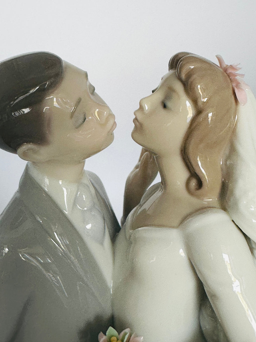 Lladro A Kiss to Remember Figurine (#6620)