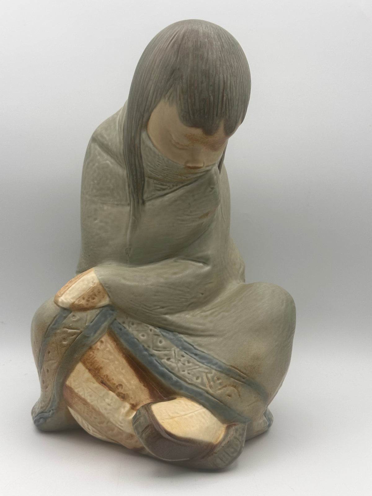Vintage Lladro Eskimo Girl