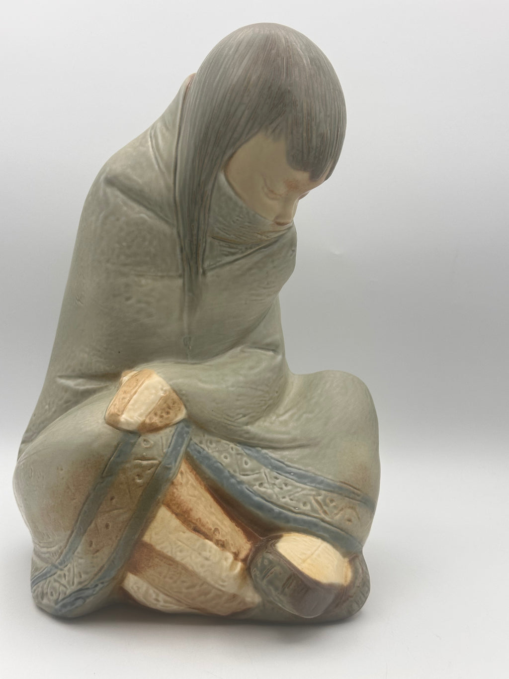 Vintage Lladro Eskimo Girl