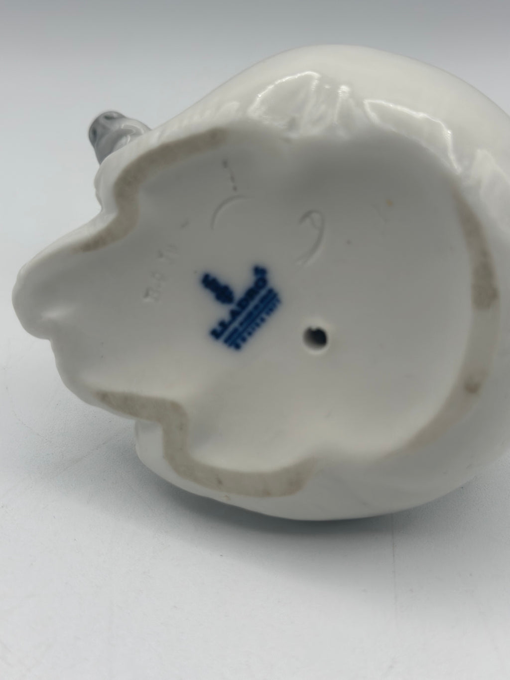 Lladro Seated Polar Bear (#1209)