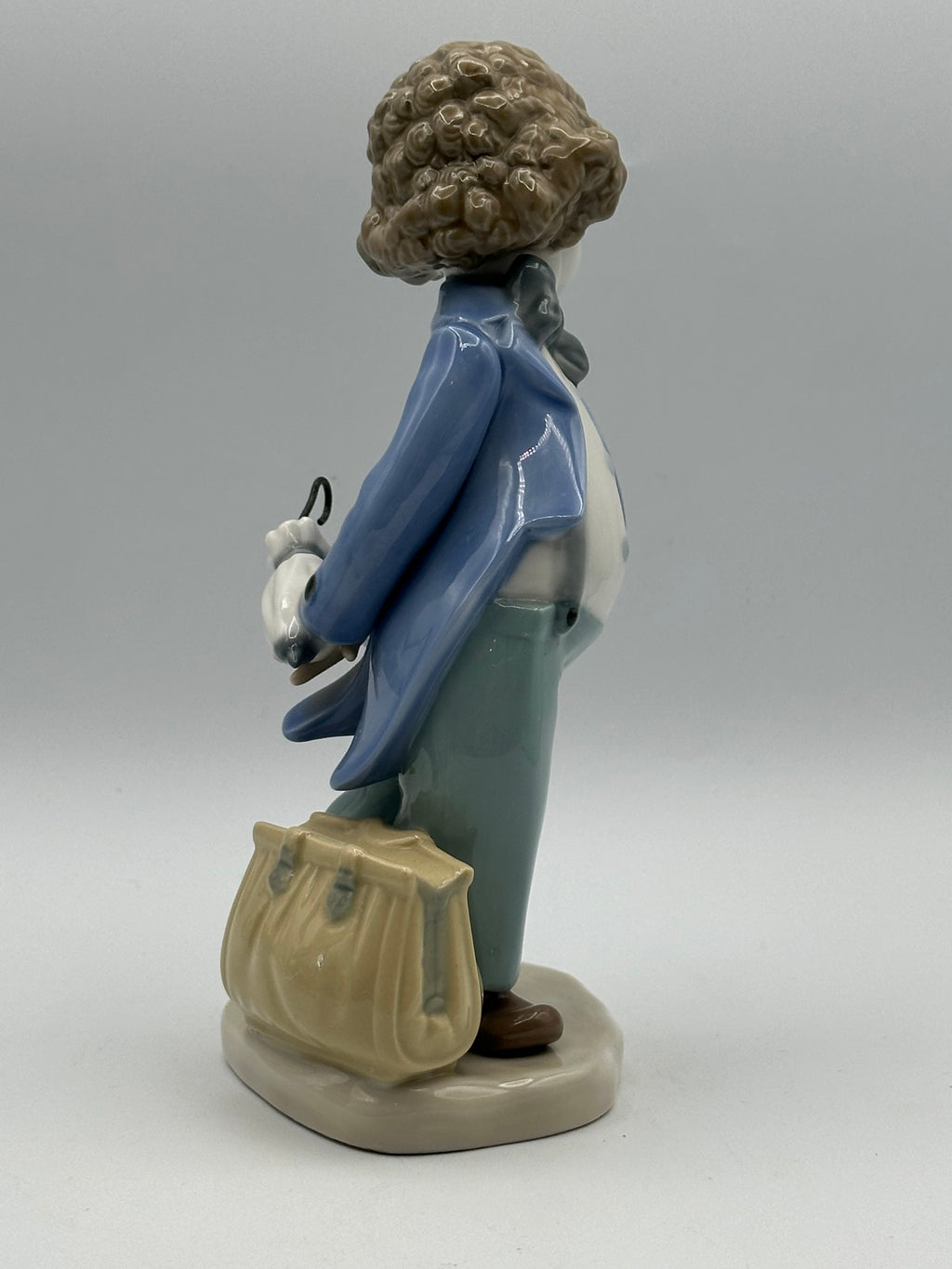 NAO by Lladro Daisy 1985 “Traveling Man” Figurine (#0486)