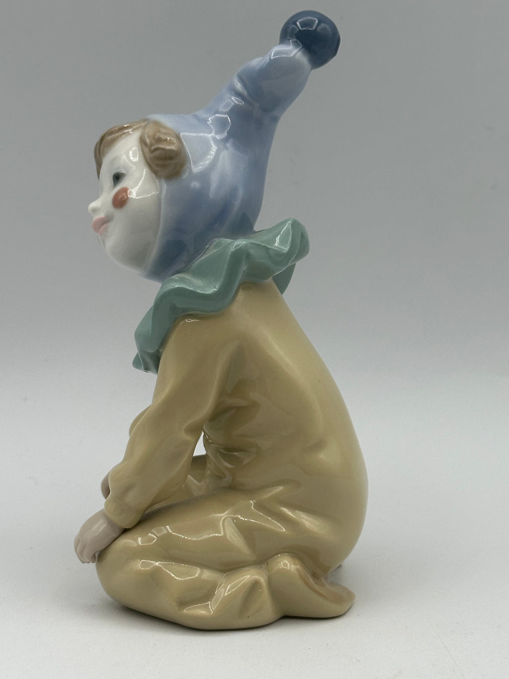 Vintage NAO by Lladro “Kneeling Clown - Joy” (#1067)