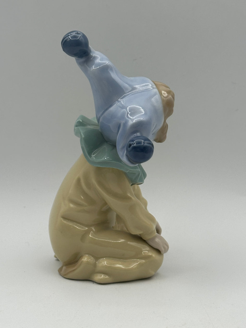 Vintage NAO by Lladro “Kneeling Clown - Joy” (#1067)